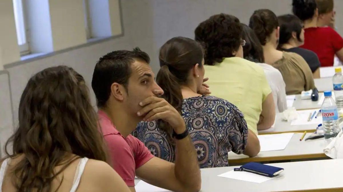 Las oposiciones a la Junta de Andalucía contará con exámenes, pero más prácticas