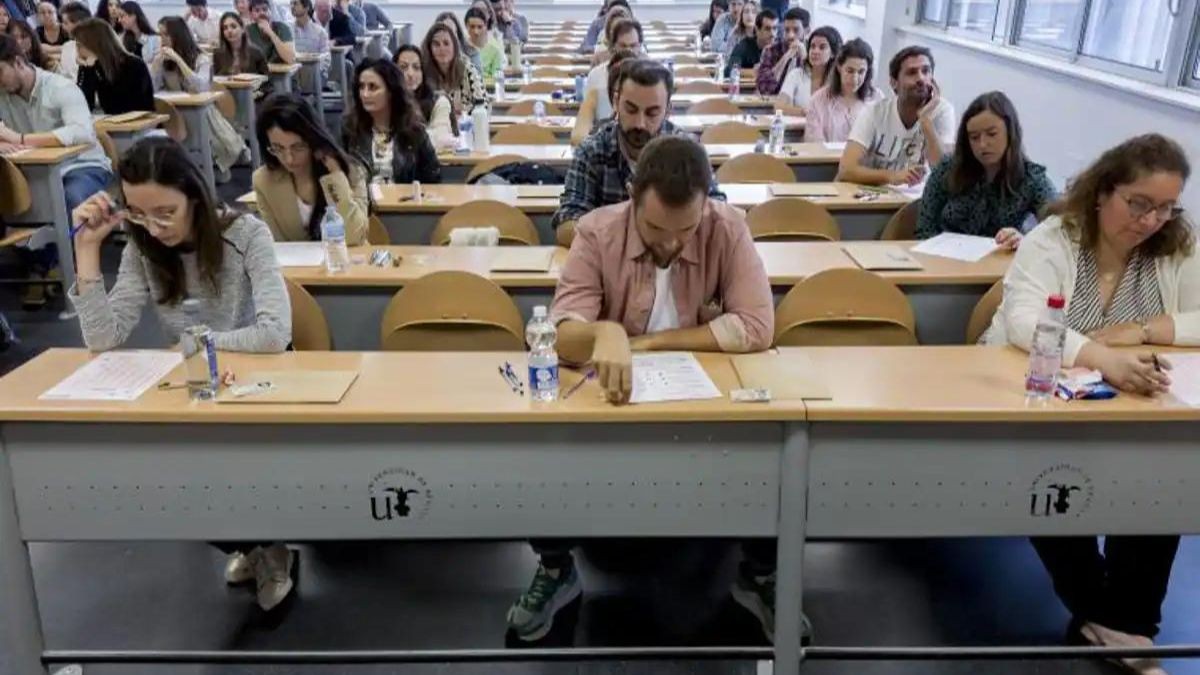 Oposiciones del SAS: el BOJA publica 3.838 puestos de empleo público en estas especialidades