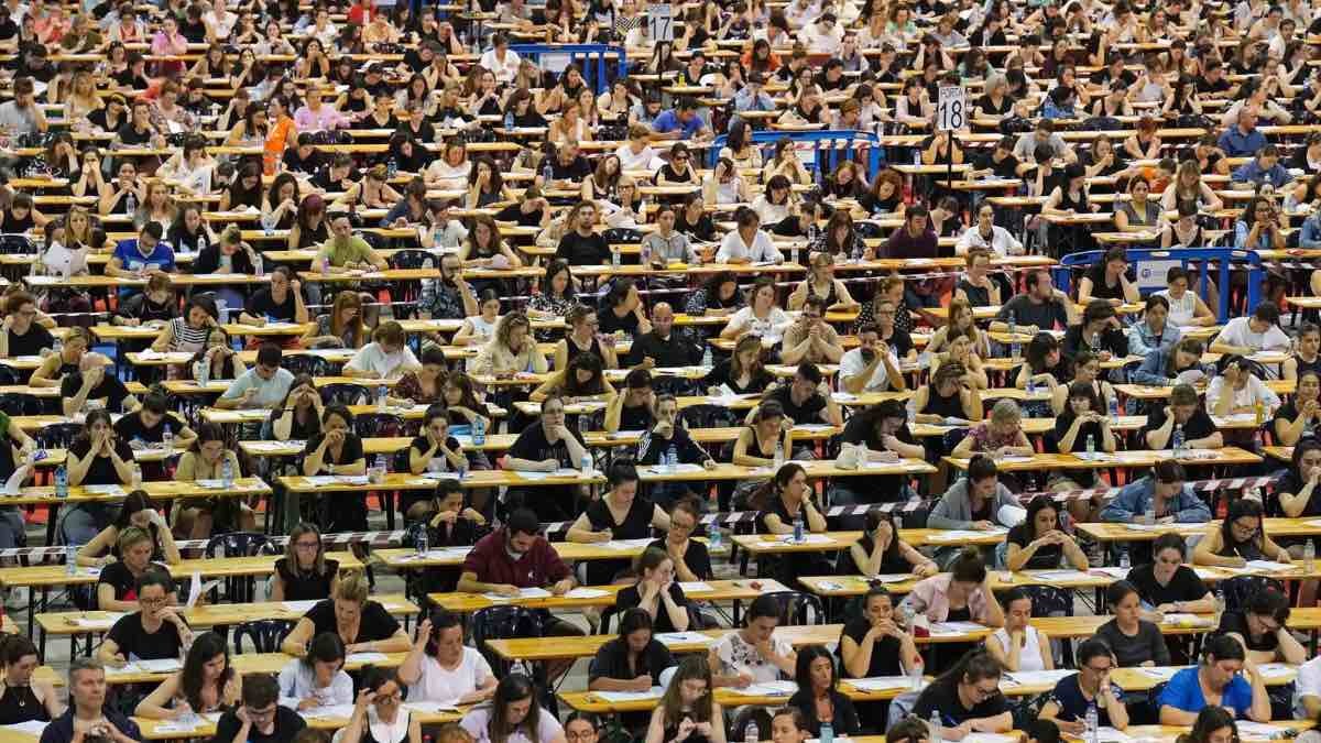 Aumenta la oferta de empleo público en España: concentran el 35% del mercado laboral