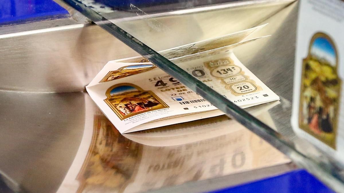 Qué pasa si se te rompe o estropea un décimo de la Lotería de Navidad: ¿se puede cobrar?