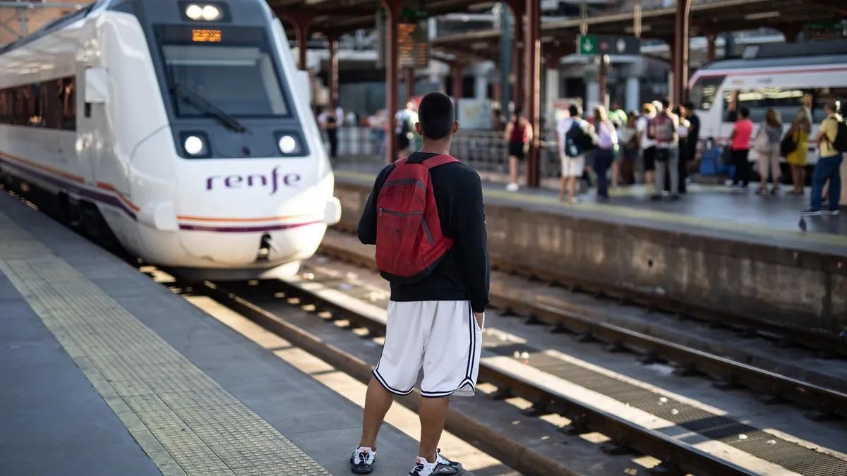 Renfe lanza un nuevo servicio para ahorrar tiempo al comprar tu billete, si lo necesitas