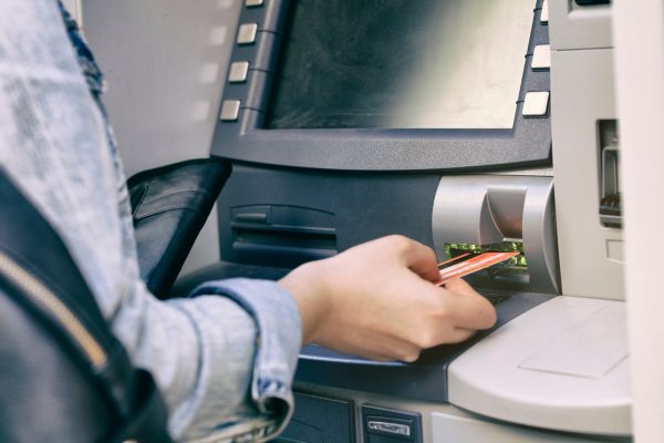 Sacar dinero cajero automático
