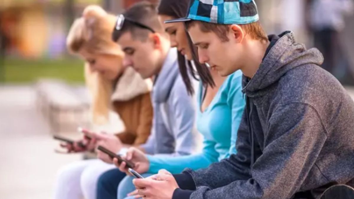 El 25% de los españoles habla por WhatsApp más de 4 horas al día y esta es la ciudad más enganchada al móvil