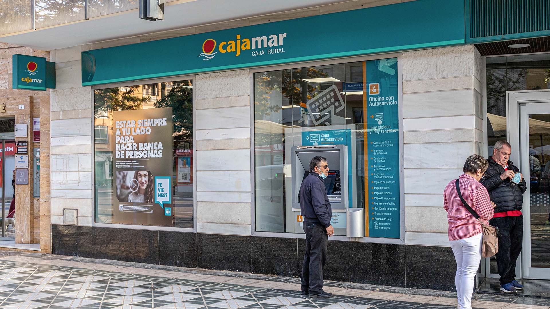 Cajamar regala 500 euros en dinero en efectivo por domiciliar la nómina: solo las 2.000 primeras