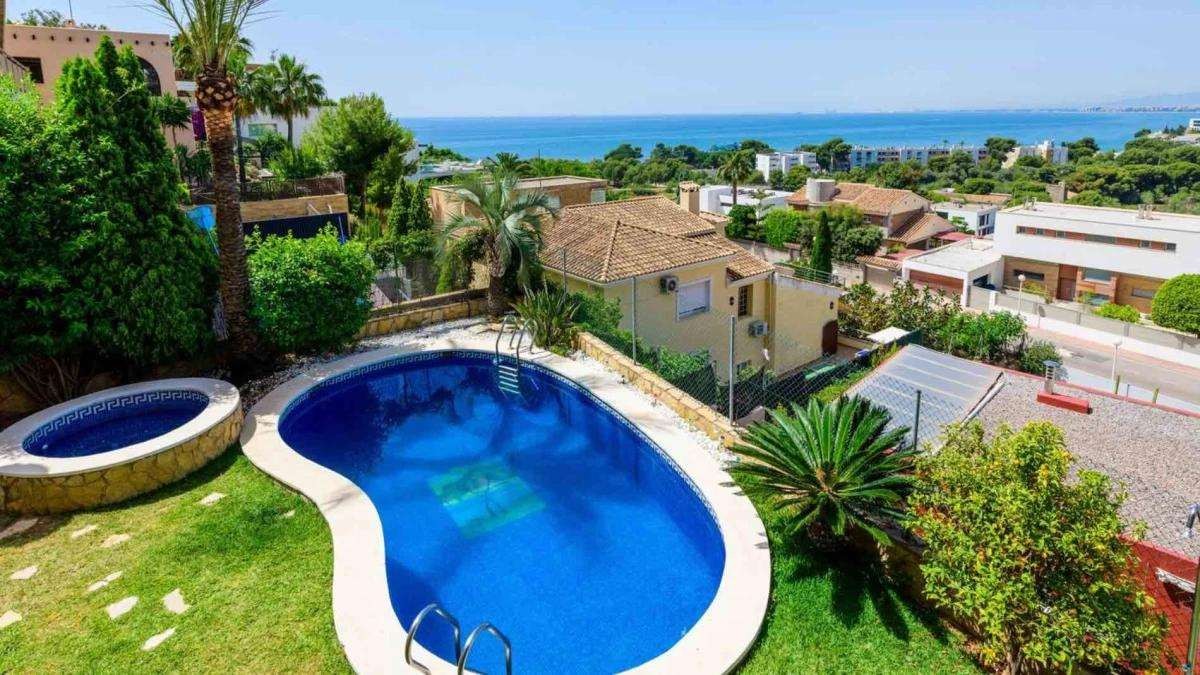 Casas y pisos a la venta en Idealista con piscina y cocina amueblada: menos de 65.000 euros y no hay que reformar