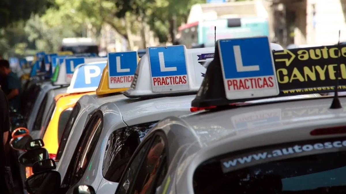 La DGT saca un nuevo curso para ser profesor de autoescuela: basta con la ESO