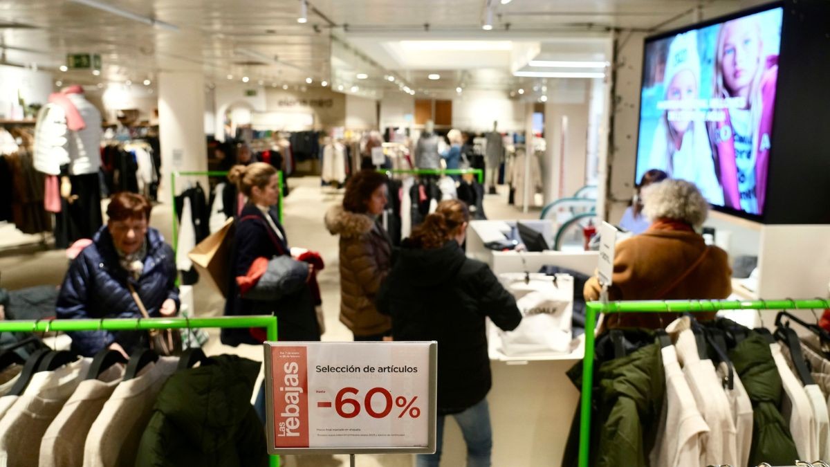 Sueldo de 1.300 euros sin estudios ni experiencia: El Corte Inglés busca trabajadores