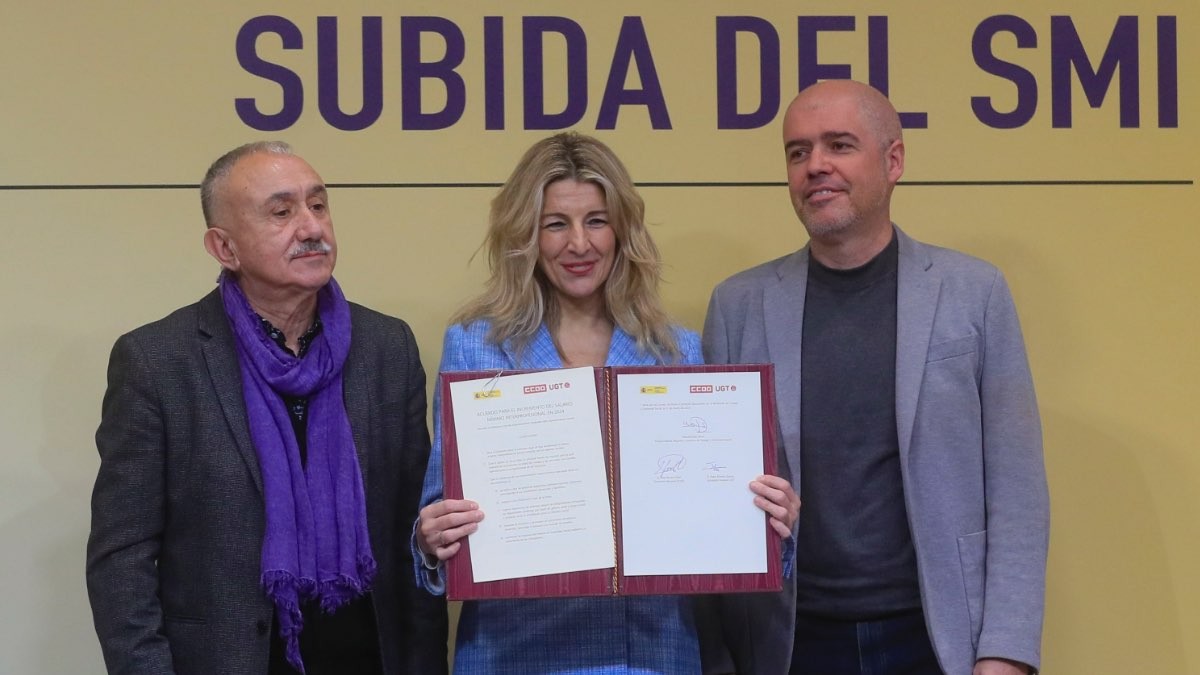 Yolanda Díaz firma con los sindicatos la subida del SMI: ¿cuándo entrará en vigor?