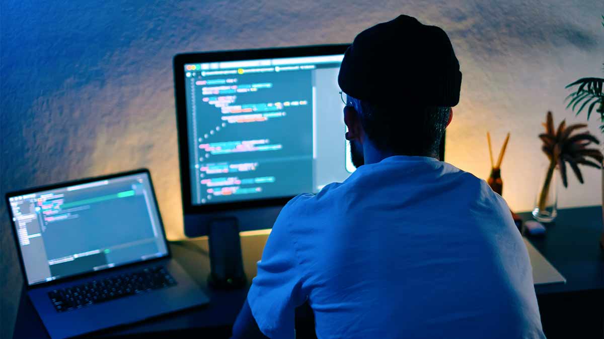 programador trabaja con SQL