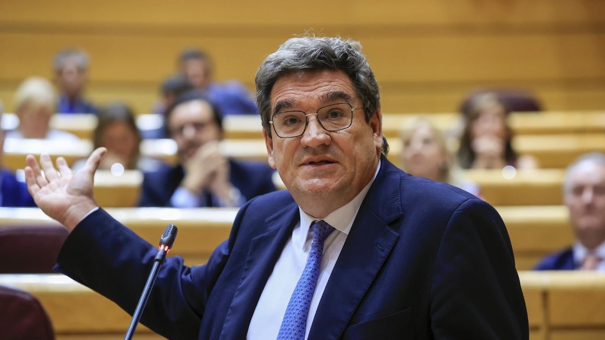 Escrivá contra las cuerdas: todo lo que tiene pendiente de resolver con los funcionarios