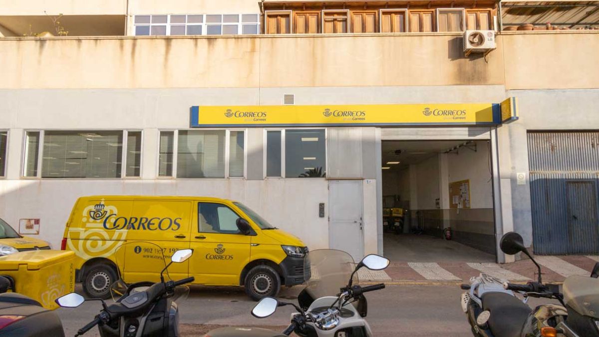 Una cartera es sancionada por Correos: sin empleo y sueldo por negarse a repartir un paquete de droga