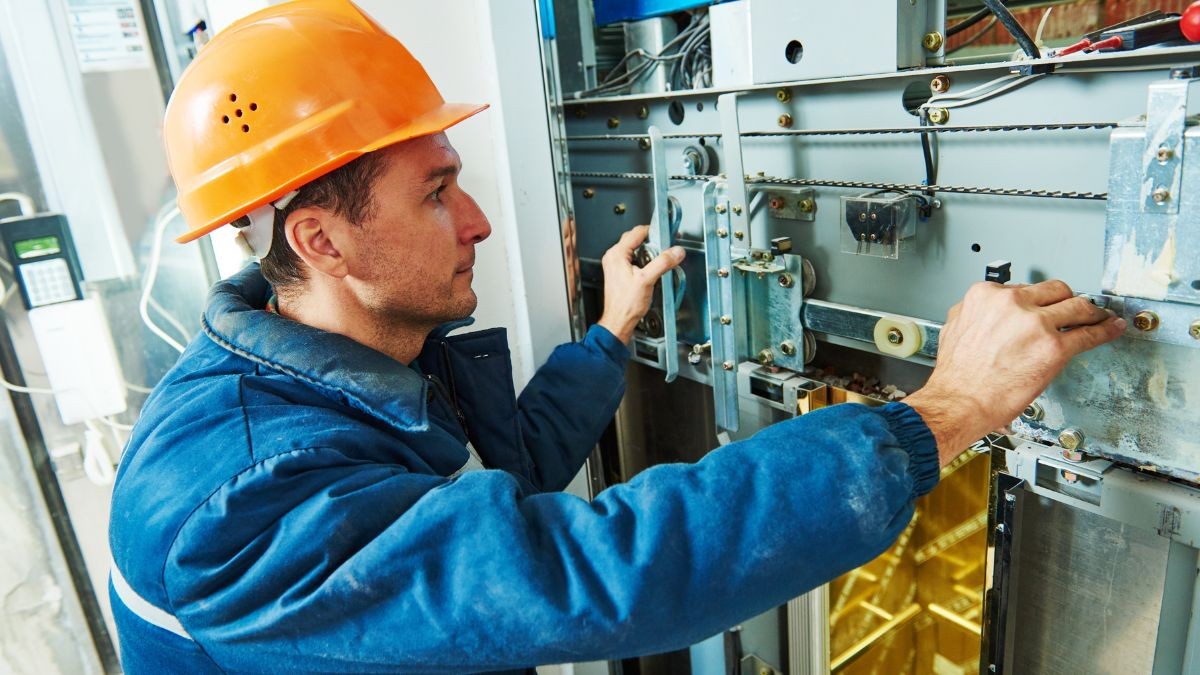 Trabajo en Madrid con contrato indefinido: sueldo de 1.800 euros sin experiencia