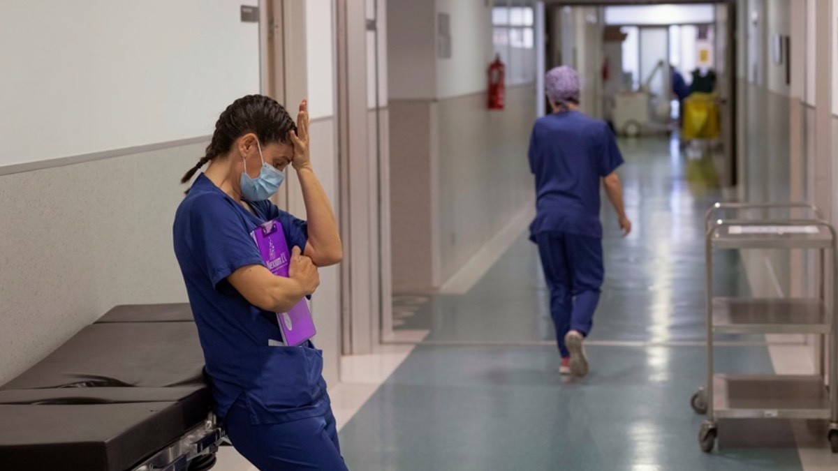 Una enfermera relata las difíciles condiciones en las que trabaja en la sanidad pública: "Me siento abandonada"