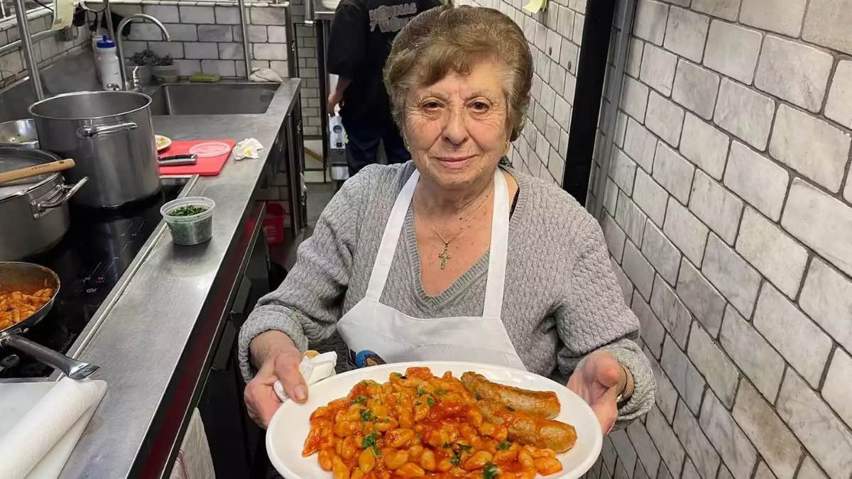 El restaurante de Nueva York en el que te cocinan abuelas de más de 20 países