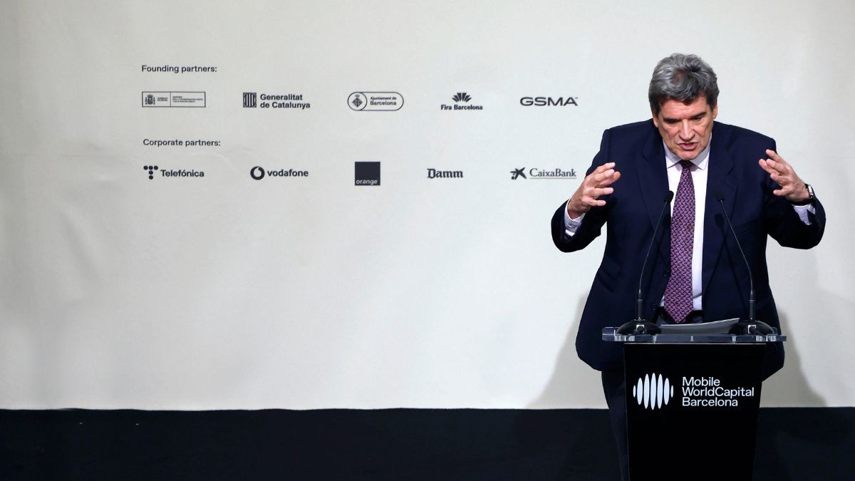 Escrivá creará una empresa pública para las inversiones tecnológicas: podría asumir el 10% de Telefónica