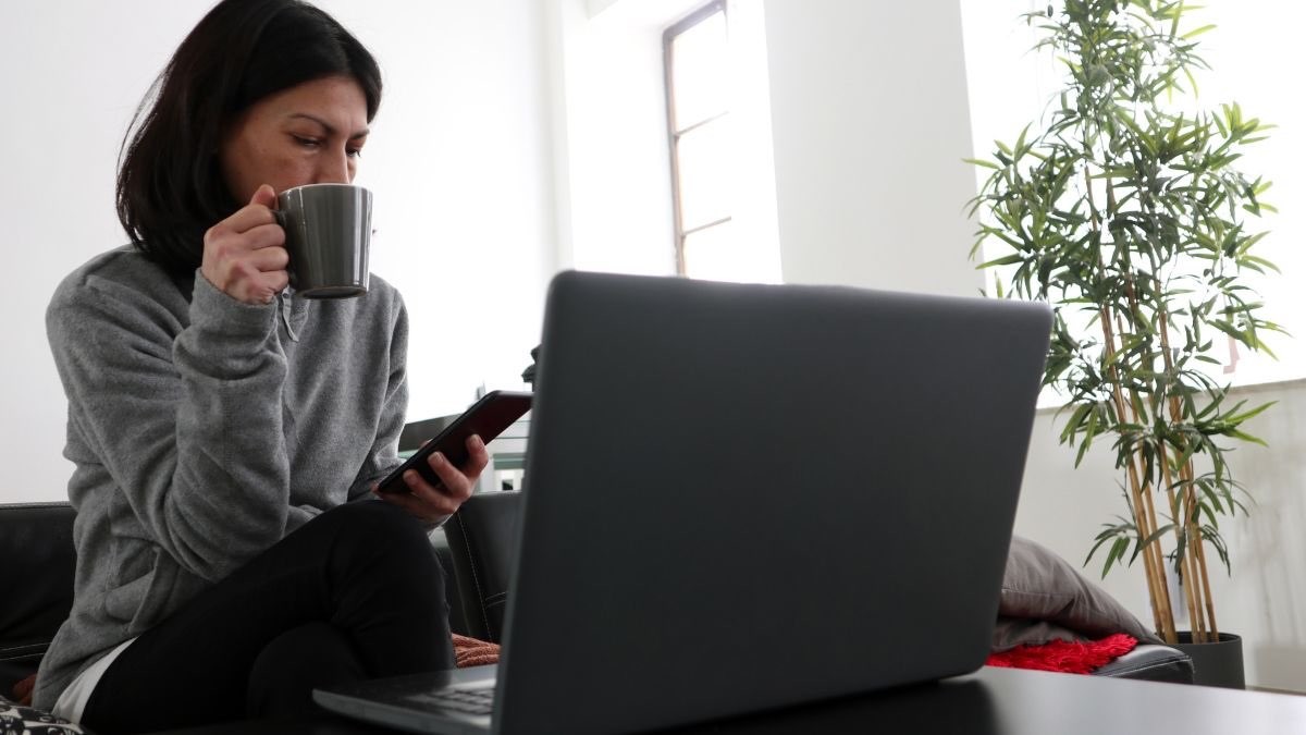Aviso si teletrabajas: no pueden espiarte los dispositivos aunque sean de la empresa sin el consentimiento de los sindicatos