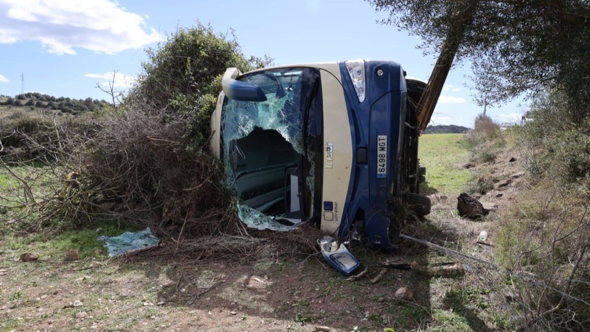Un autobús del Imserso cae por un terraplén en Mallorca y deja 24 heridos, uno muy grave