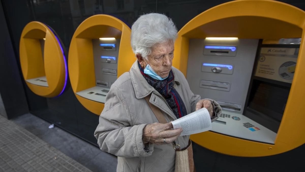 ¿CaixaBank cambia la fecha de cobro de las pensiones en marzo por Semana Santa?