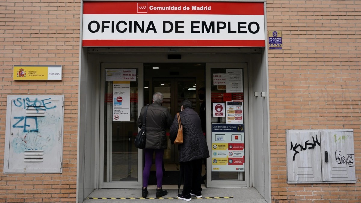 La Policía Nacional detiene a 3 funcionarios por cometer un presunto fraude en la capitalización del paro