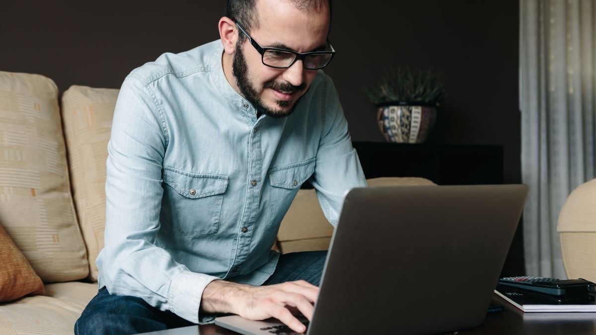 ¿Teletrabajas? Puedes deducirte estos gastos en la declaración de la Renta