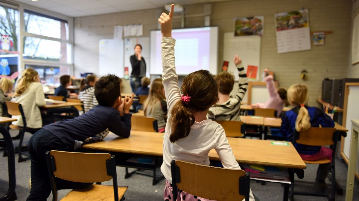 Este país de Europa busca educadores con sueldos de hasta 3.700 euros al mes