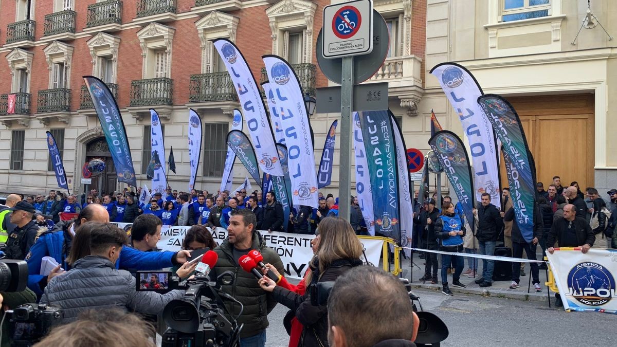 Jupol: "el Gobierno sube el sueldo a los diputados y sigue negando la equiparación salarial a la Policía Nacional"