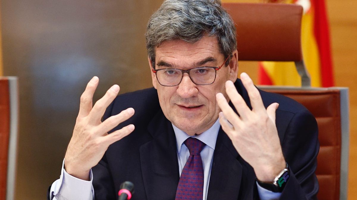 Escrivá propone becas para opositar y que las OPE se resuelvan en un año