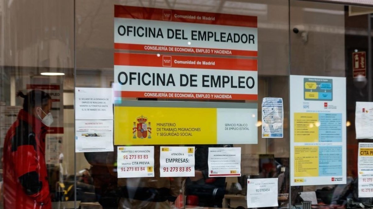 El SEPE permite cobrar un mini paro de 500 euros si has trabajado menos de un año: solo en este caso