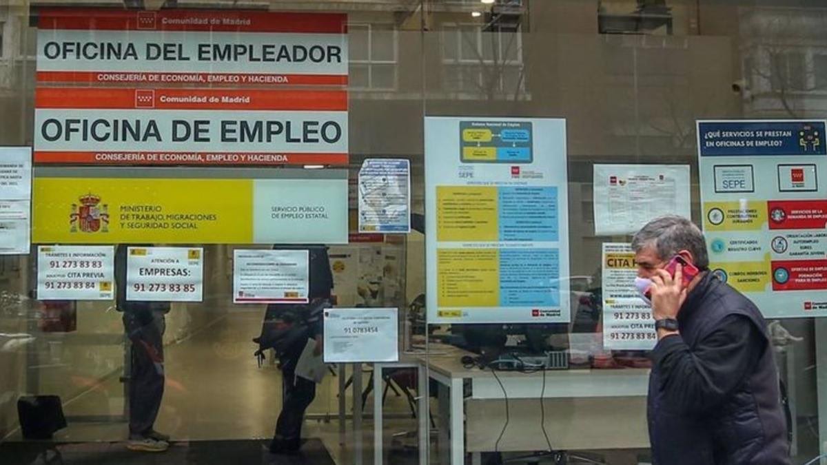 ¿Tienes entre 45 y 52 años y no encuentras empleo? El SEPE tiene dos ayudas de 480 euros en 2024