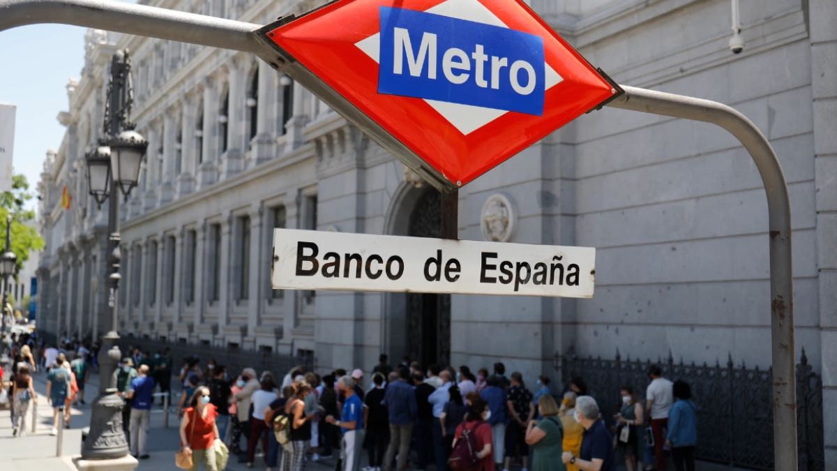 El Banco de España pide unificar las ayudas asistenciales, como el IMV y los subsidios, y cambiar su duración