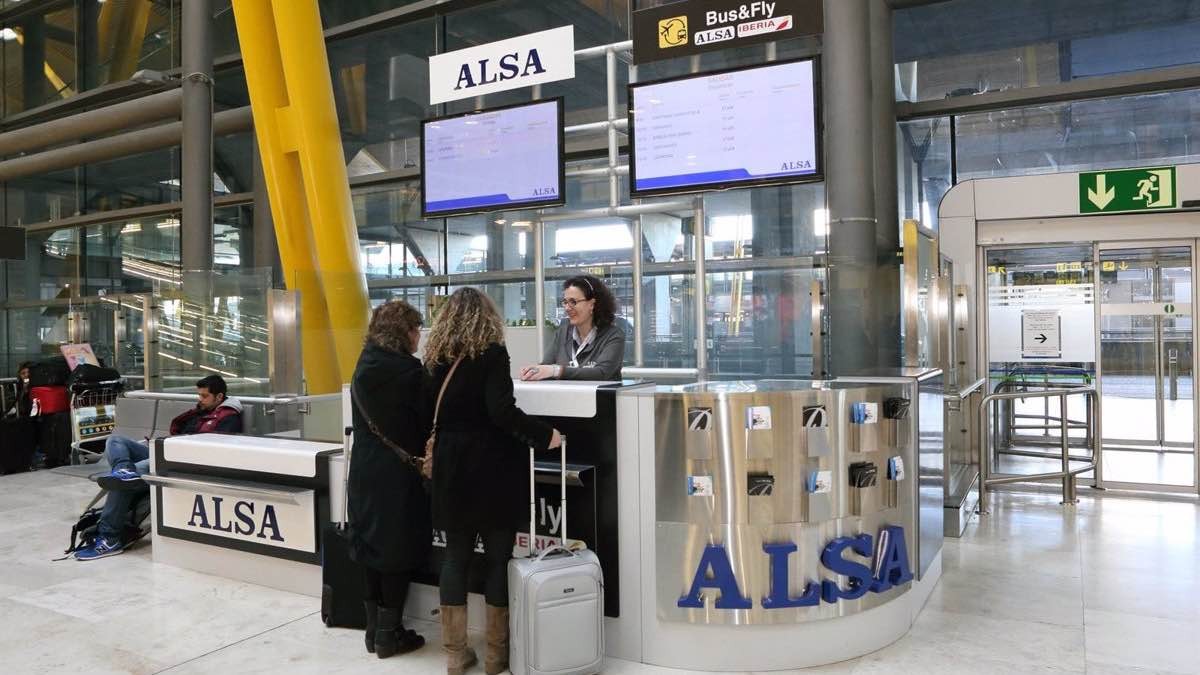Alsa busca becarios: prácticas de lunes a viernes con ayuda de 900 euros al mes y días de teletrabajo
