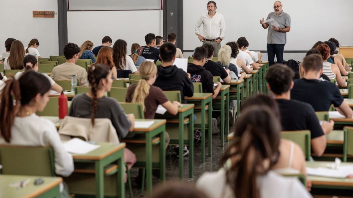 “La Caixa” lanza unas becas de 600 euros al mes o 1.000 si se estudia fuera más pluses adicionales