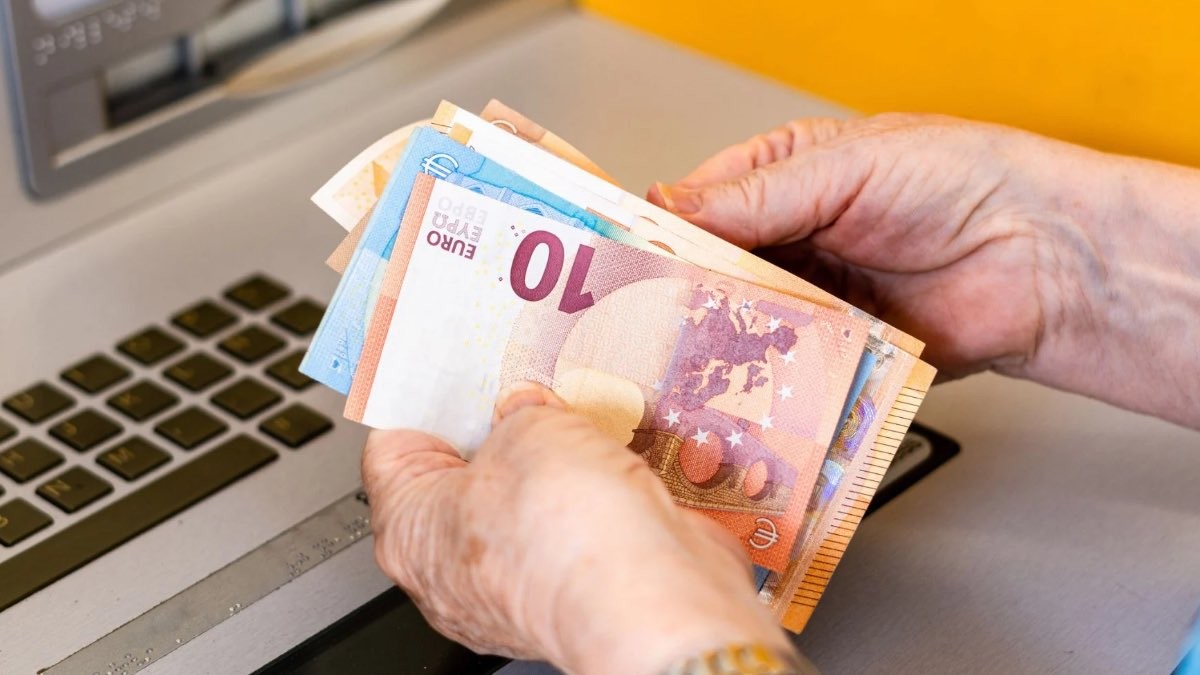 ¿Hasta cuánto dinero puedes ingresar en el cajero sin levantar sospechas de Hacienda?