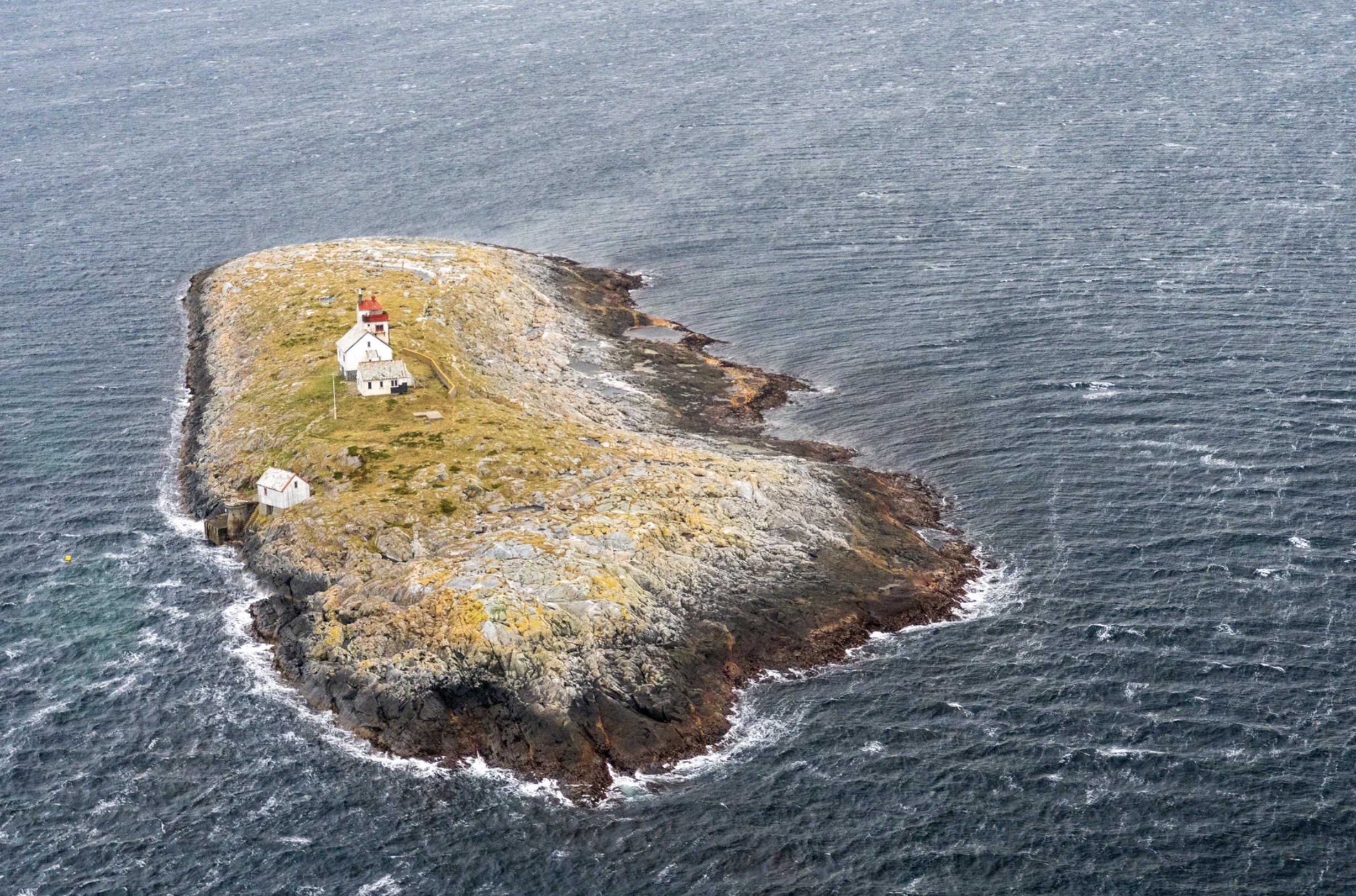 Un islote con faro sale a la venta por 44.000 euros en este país