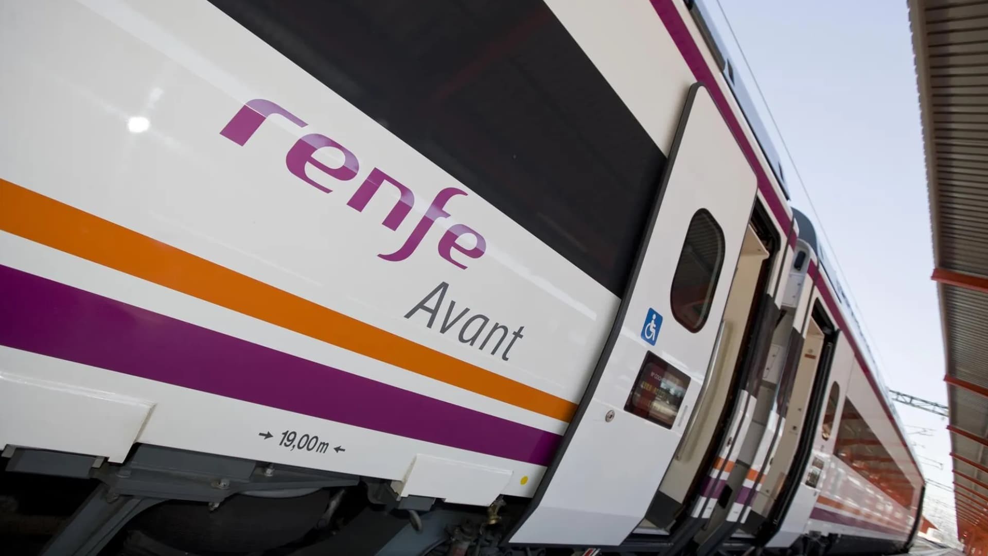 Un millar de personas se presentan a las pruebas de acceso para trabajar en Renfe como maquinistas