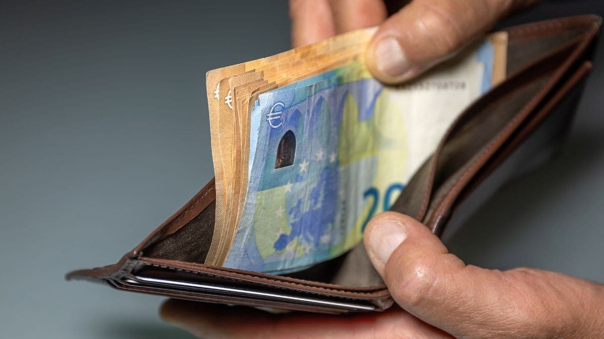Las ayudas para mayores de 45 años del SEPE de casi 500 euros al mes