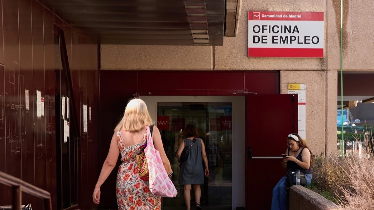 La ayuda del SEPE de casi 600 euros que puedes cobrar con más de 45 años si cumples este requisito