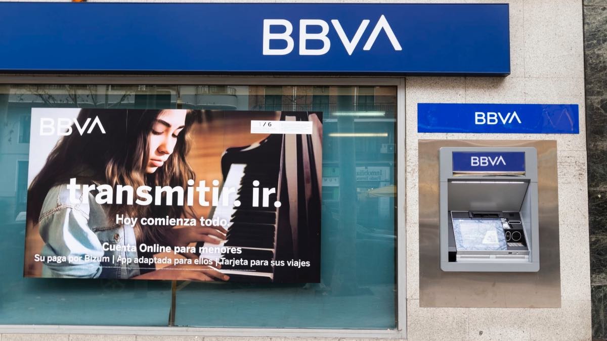 BBVA te regala 720 euros para ahorrar en luz, teléfono o internet y casi no piden requisitos