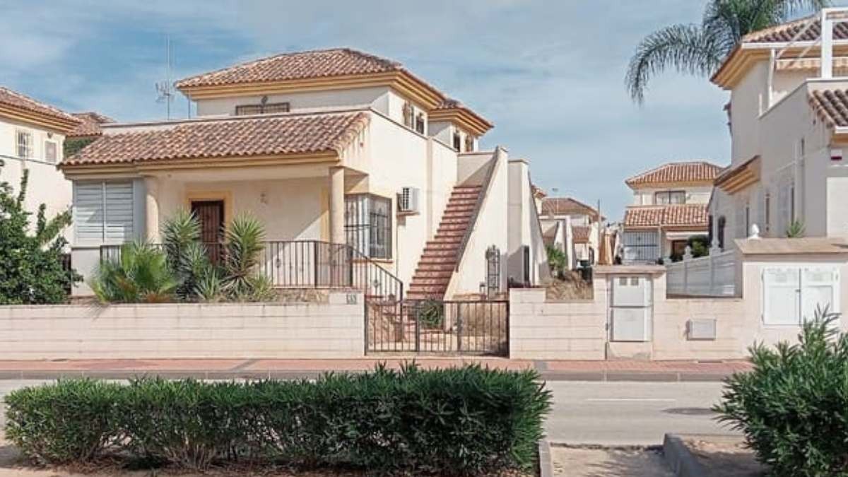 CaixaBank  necesita vender pisos y chalets y los pone por menos de 28.000 euros: los hay que no necesitan reforma