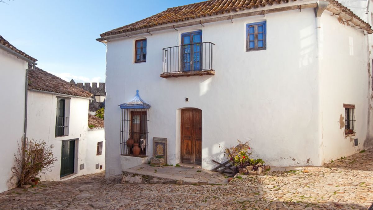 Casas blancas en Castellar de la Frontera