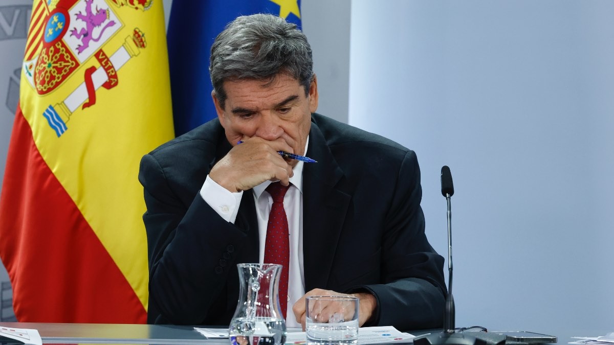 Escrivá se queda sin excusas: CCOO exige que cumpla ya con la subida salarial de los funcionarios