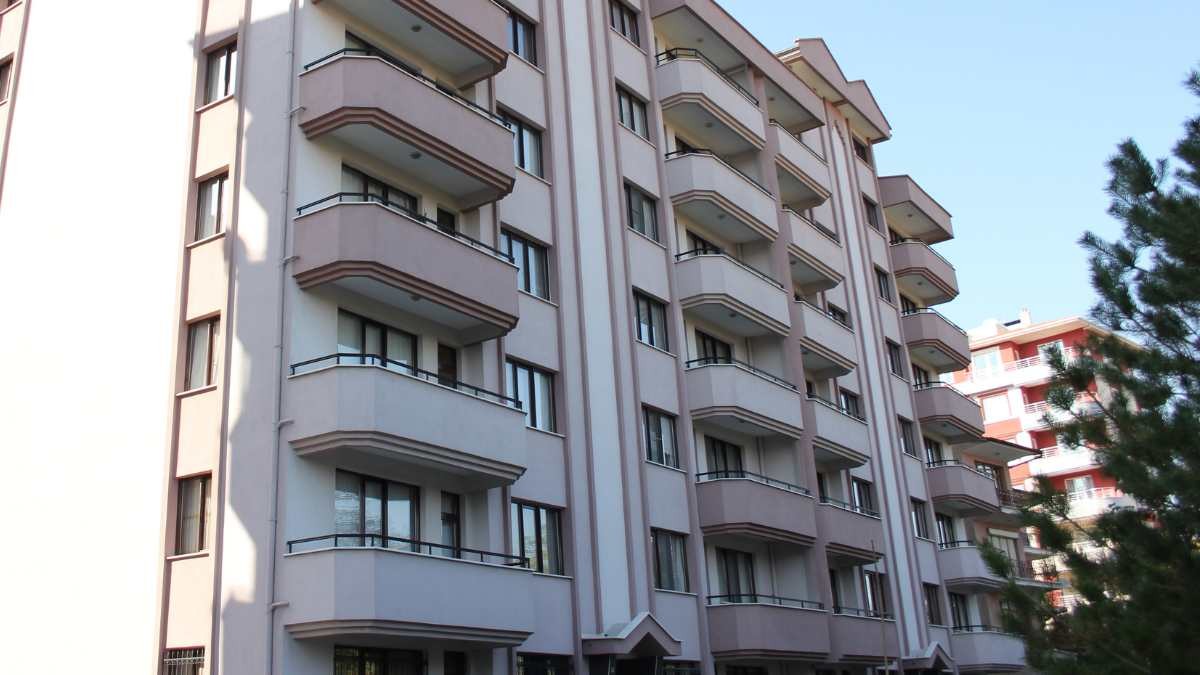 Este piso en Madrid capital se vende por 115.000 euros y tiene 3 habitaciones