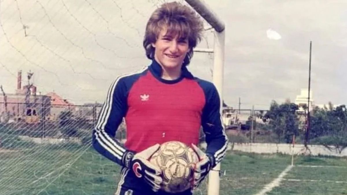 Javier Milei durante su etapa como futbolista.