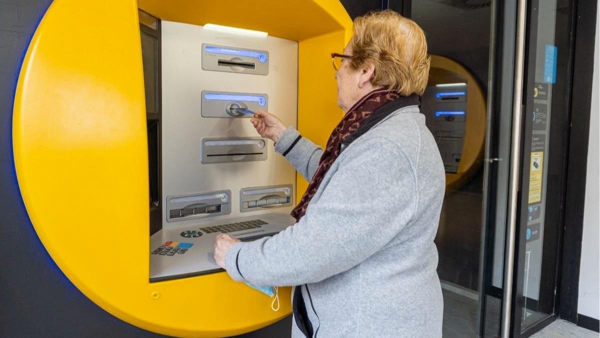 CaixaBank se adelanta a la Seguridad Social para abonar la paga extra de verano