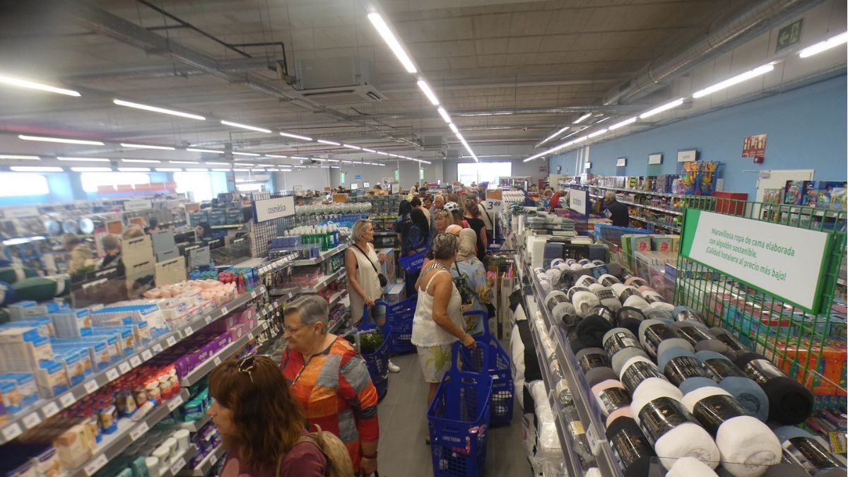 Ni Mercadona ni Carrefour: el supermercado que tiene más de 1.500 productos a 1 euro