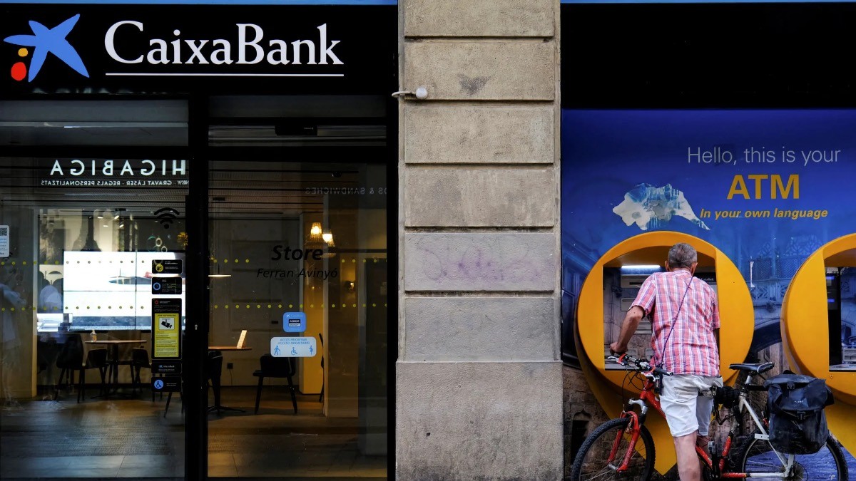CaixaBank confiesa en qué fecha comienza a ingresar la nueva cuantía de los subsidios por desempleo