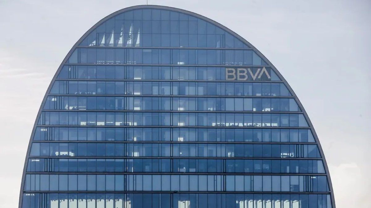 La CNMV admite a trámite la OPA del BBVA sobre el Sabadell y pasa el turno al BCE