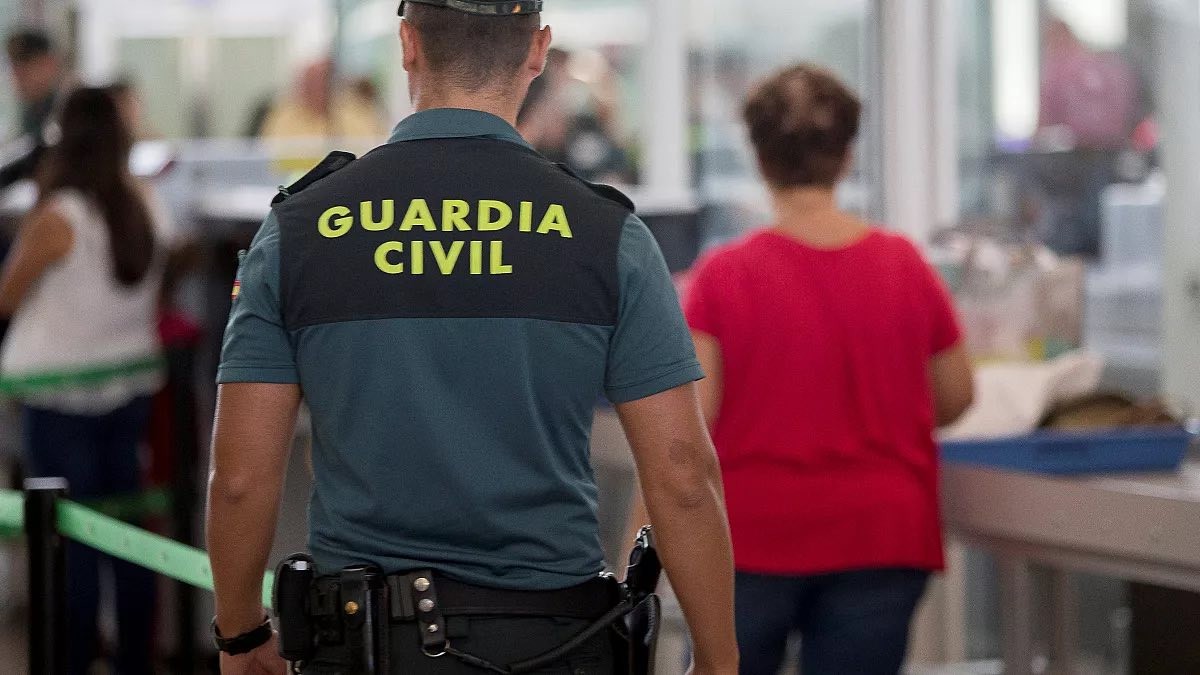 La Guardia Civil avisa sobre el nuevo ‘timo del supermercado’: en segundos te quedas sin dinero