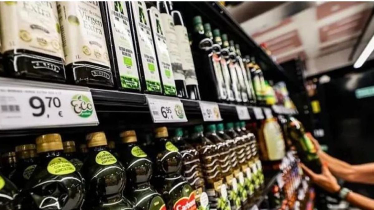 El chollazo en el precio del aceite de oliva de este supermercado: Carbonell, Hojiblanca, La Española...