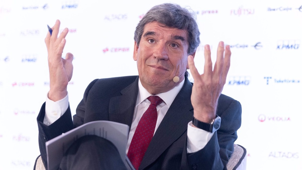 Escrivá se defiende del fallo de los interinos y dice que hay una ley que está dando “resultados extraordinarios”